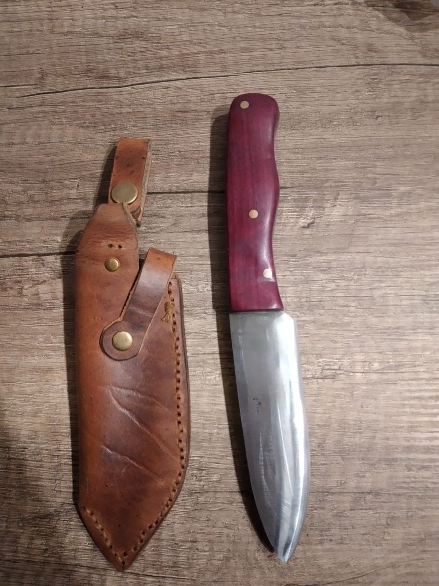 kleines-outdoormesser-mit-droppoint-spitze